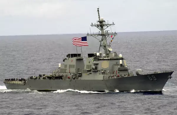 Ilustrasi Kapal Perang USS Milius di Laut China Selatan