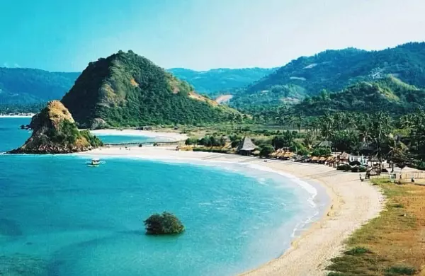 Menikmati Indahnya Pantai di Pulau Lombok